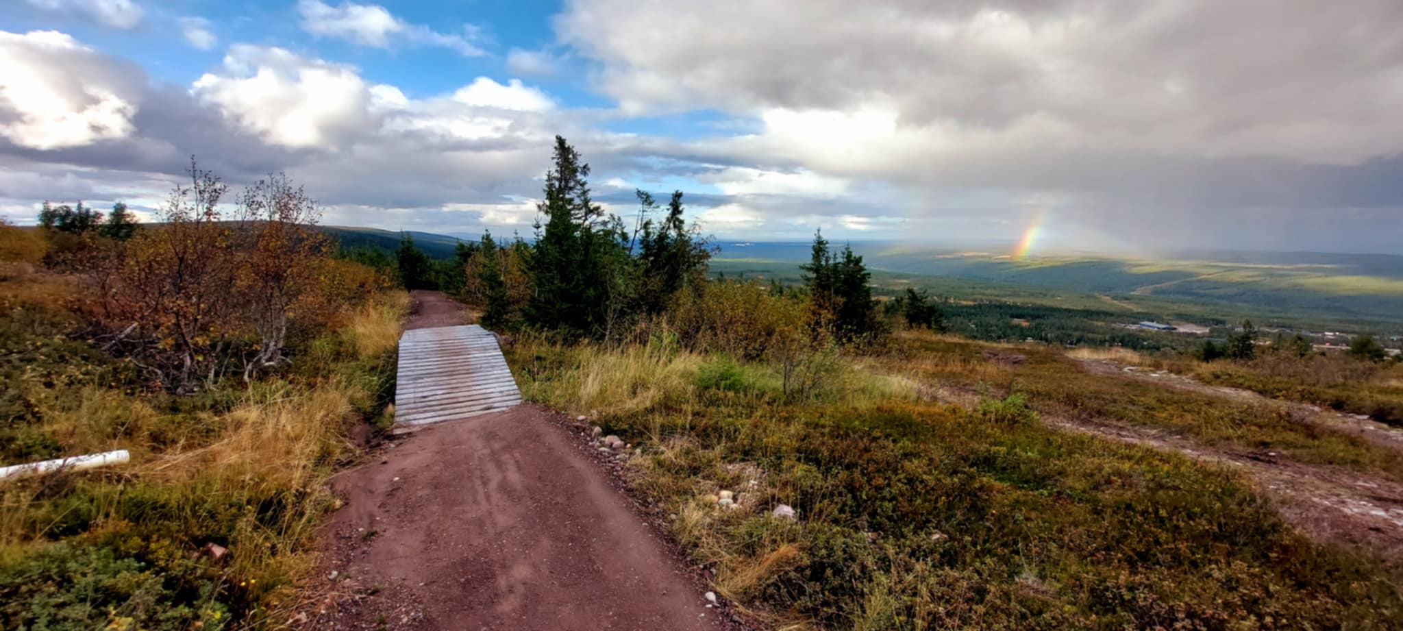 MER FJÄLLVYER OCH MAXAD PUBLIKFEST – NÄR VI JUSTERAR BANORNA!